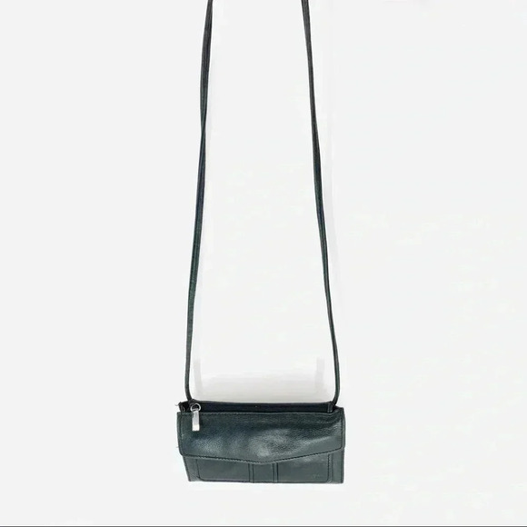 Fossil Crossbody 7.5”x5.5” converts to a clutch - Picture 1 of 7